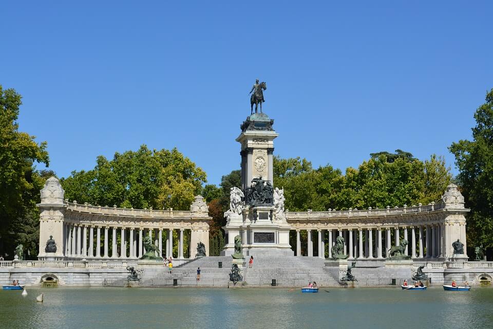 Fontene i parken El Retiro