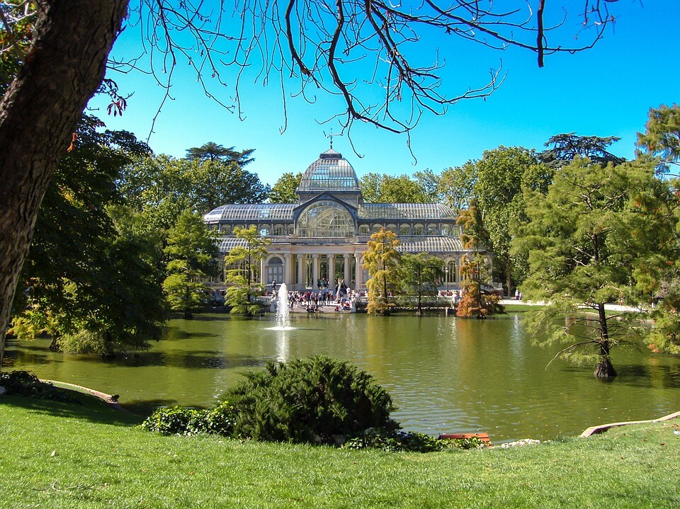 Lysthus i parken El Retiro