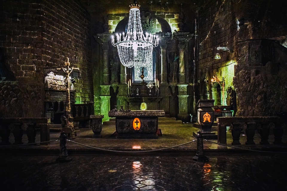 Wieliczka Saltgruve i Krakow. Mørkt alter under jorden. Foto