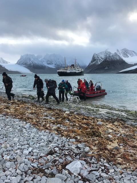 Landing i Magdalenafjorden