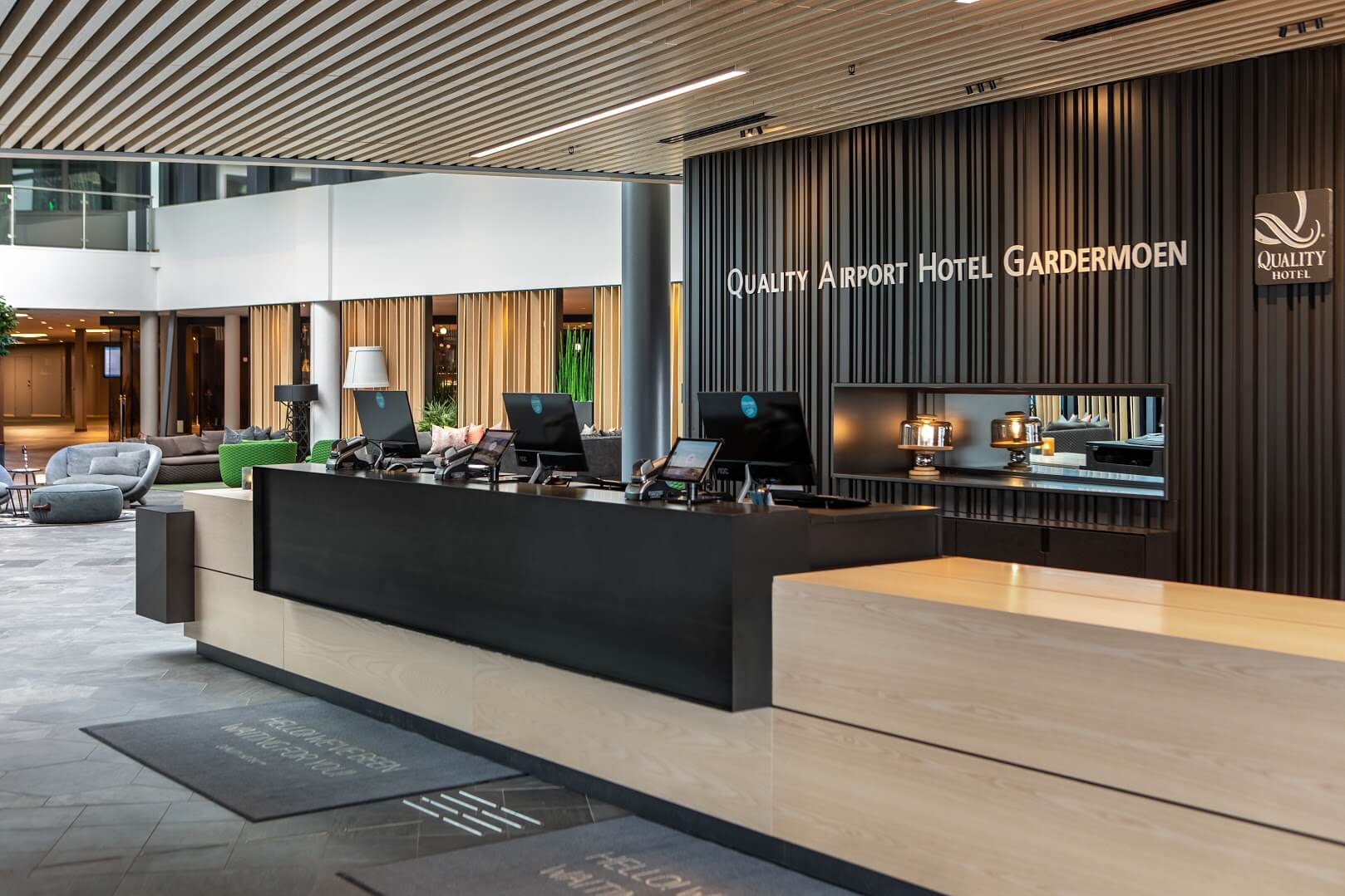 Resepsjonen på Quality Airport Hotel Gardermoen