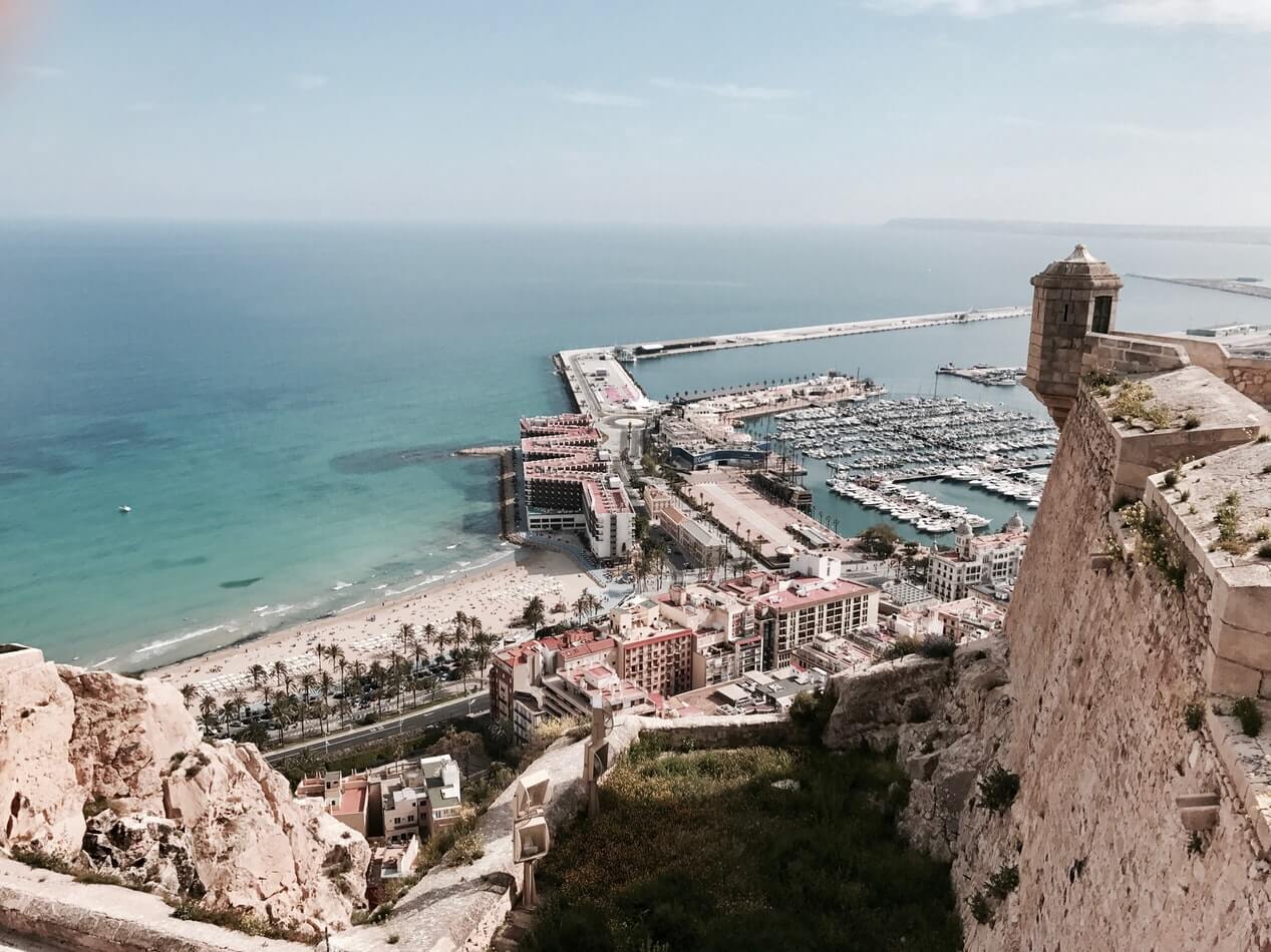 Utsikt fra Santa Barbara borgen i Alicante