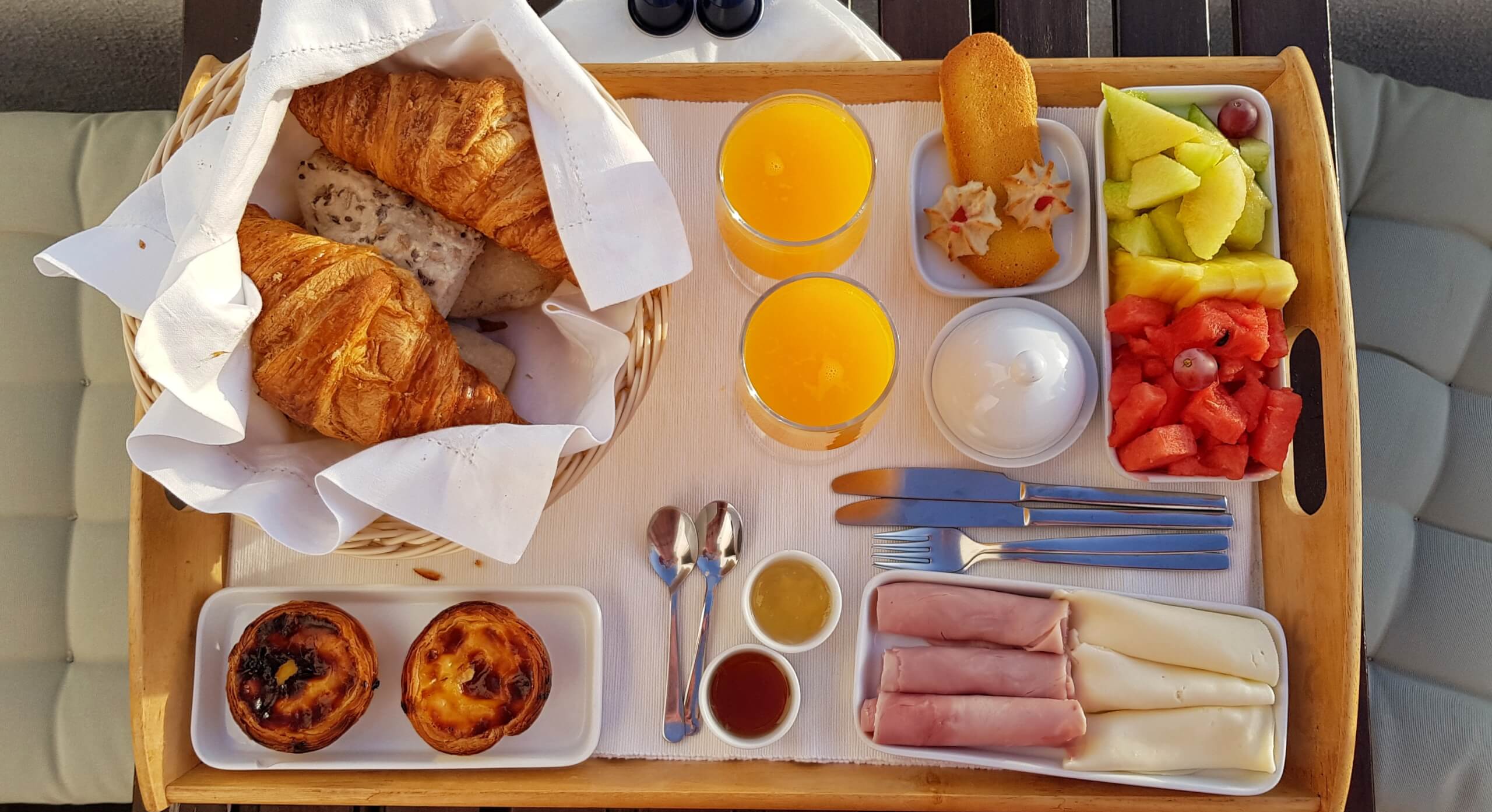 Frokost servert på Casa Balthazar, Lisboa, Portugal.