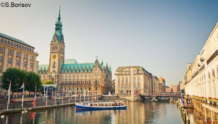 Bilde av Innsjøen Alster i Hamburg med utsikt mot Hamburg by