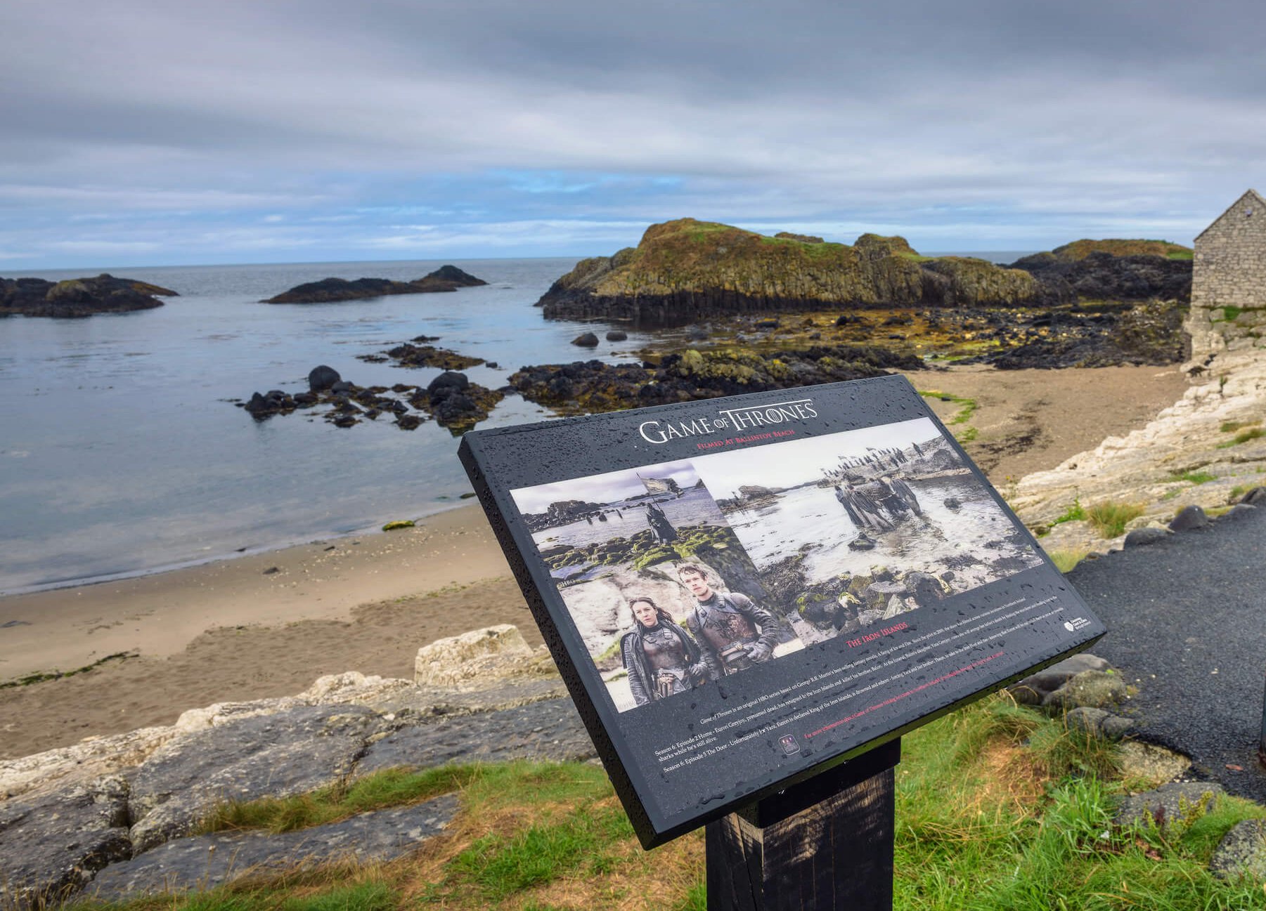 Infoskilt ved Ballintoy Harbor