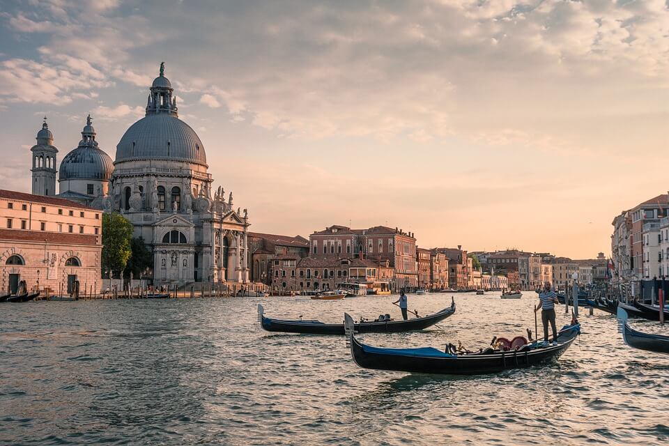 Venezia i solnedgang