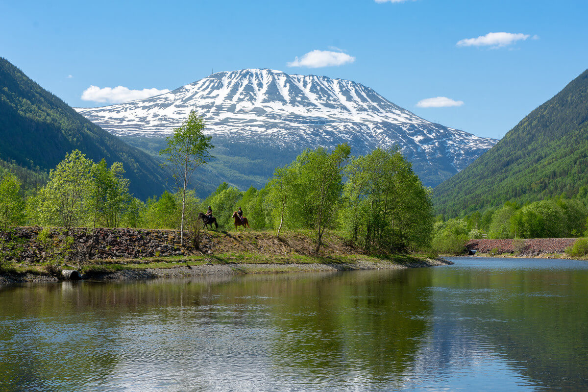 Bilde av Gaustatoppen på avstand