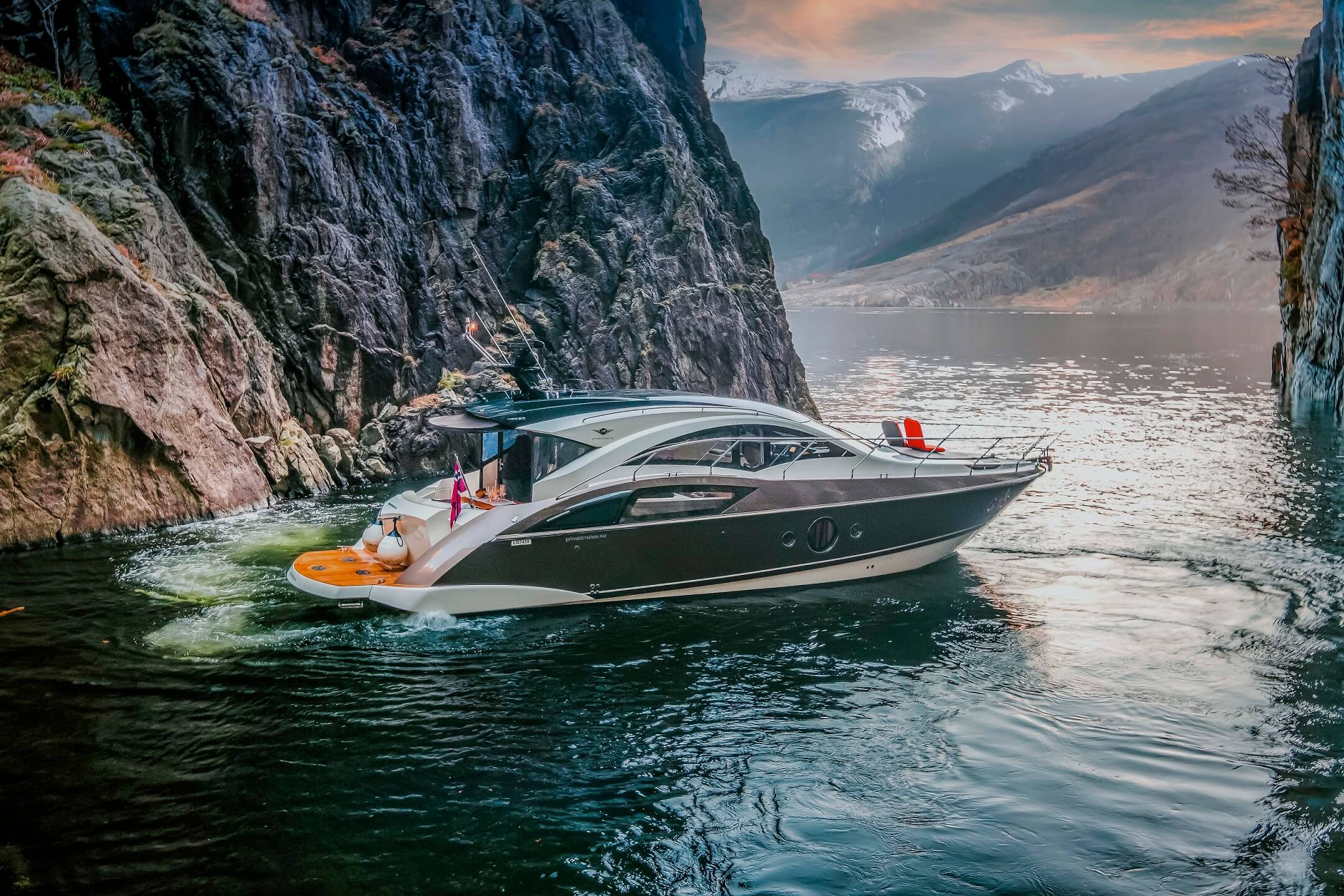 I Lysefjorden med Yachten Marquis