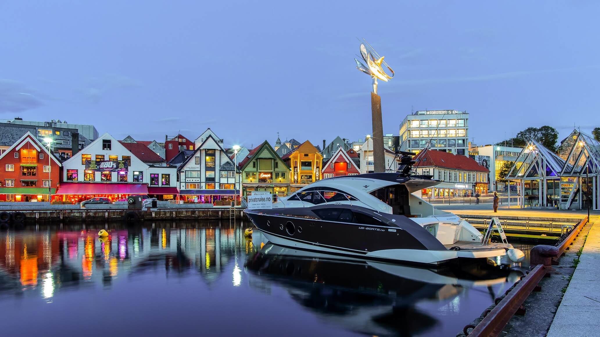 Yachten Marquis ligger til kai