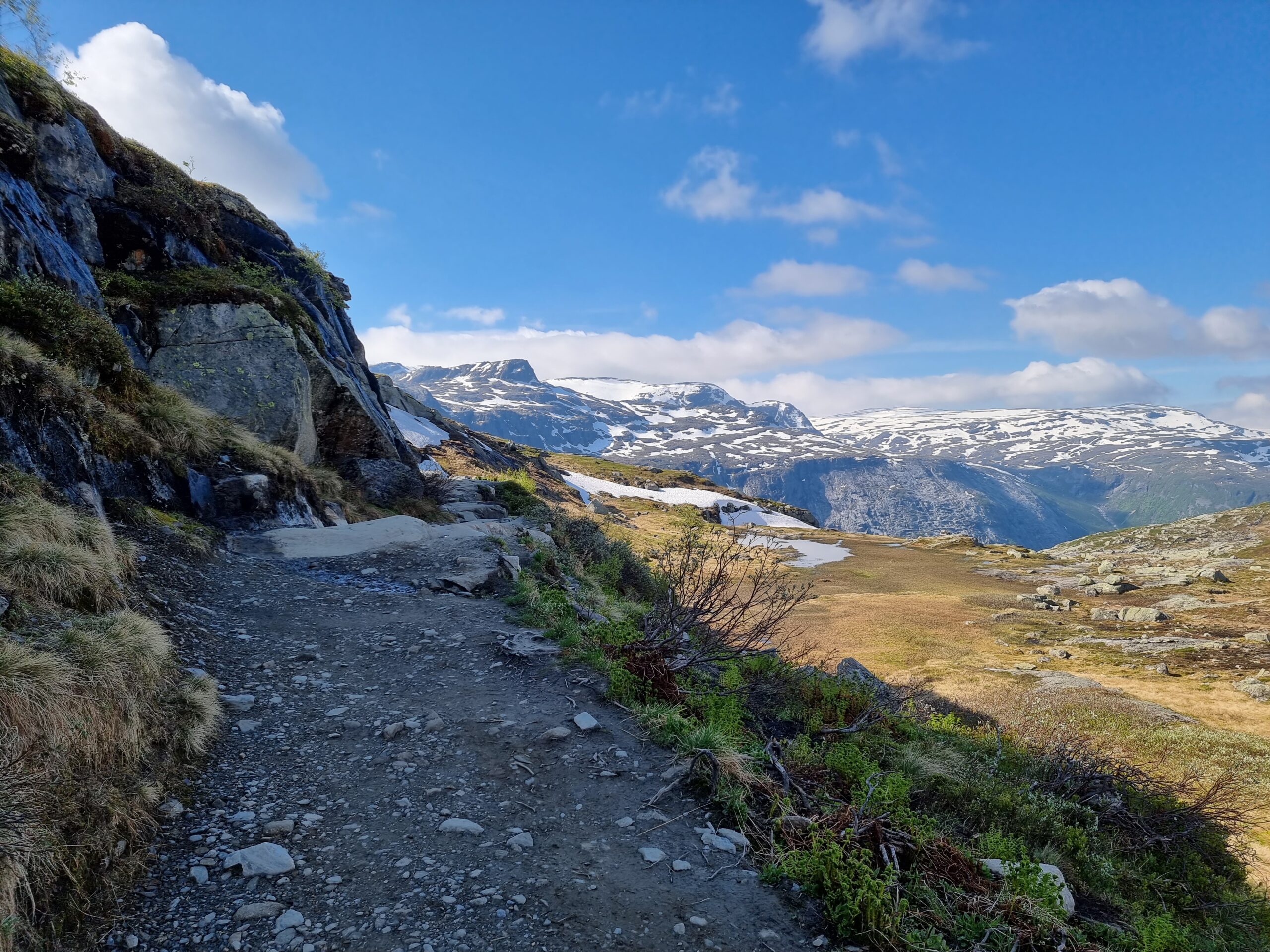 Vakkert landskap på vei mot Trolltunga