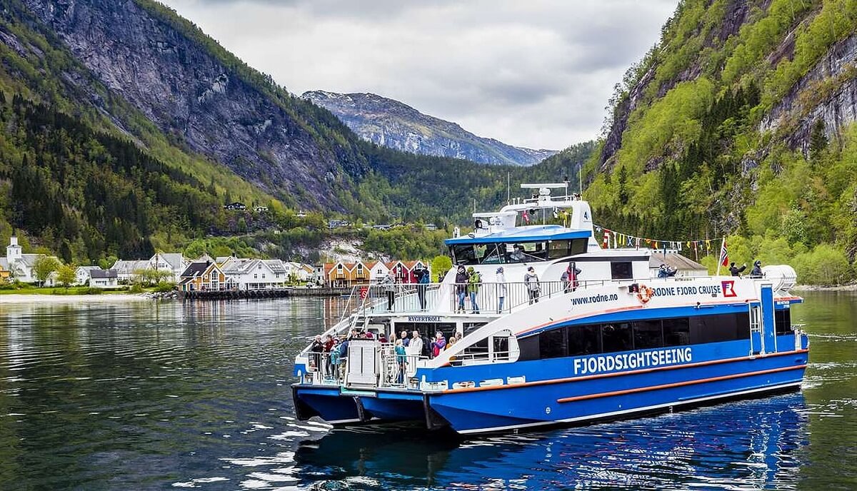 Mostraumen Fjord Cruise