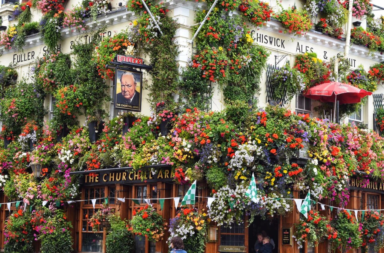 Utsiden av Churchill Arms i Notting Hill