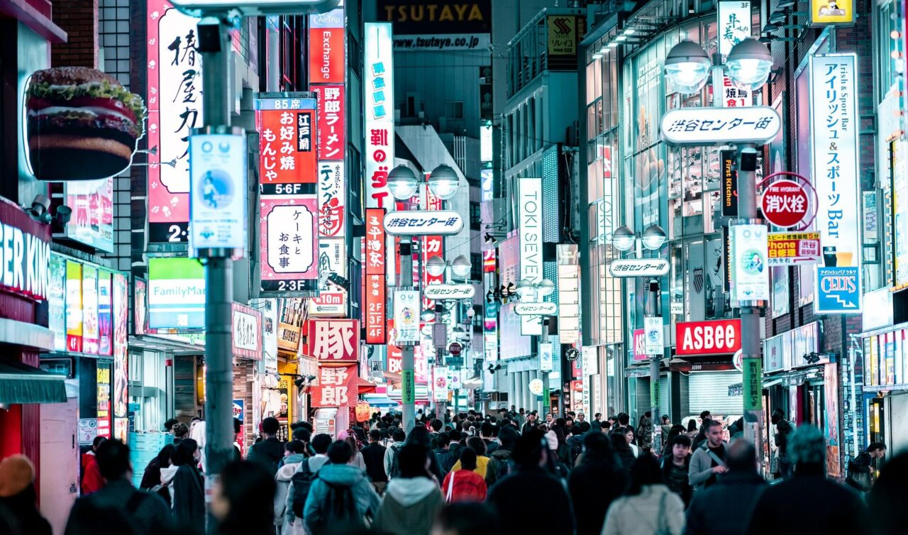 Alle neonskiltene i Tokyo