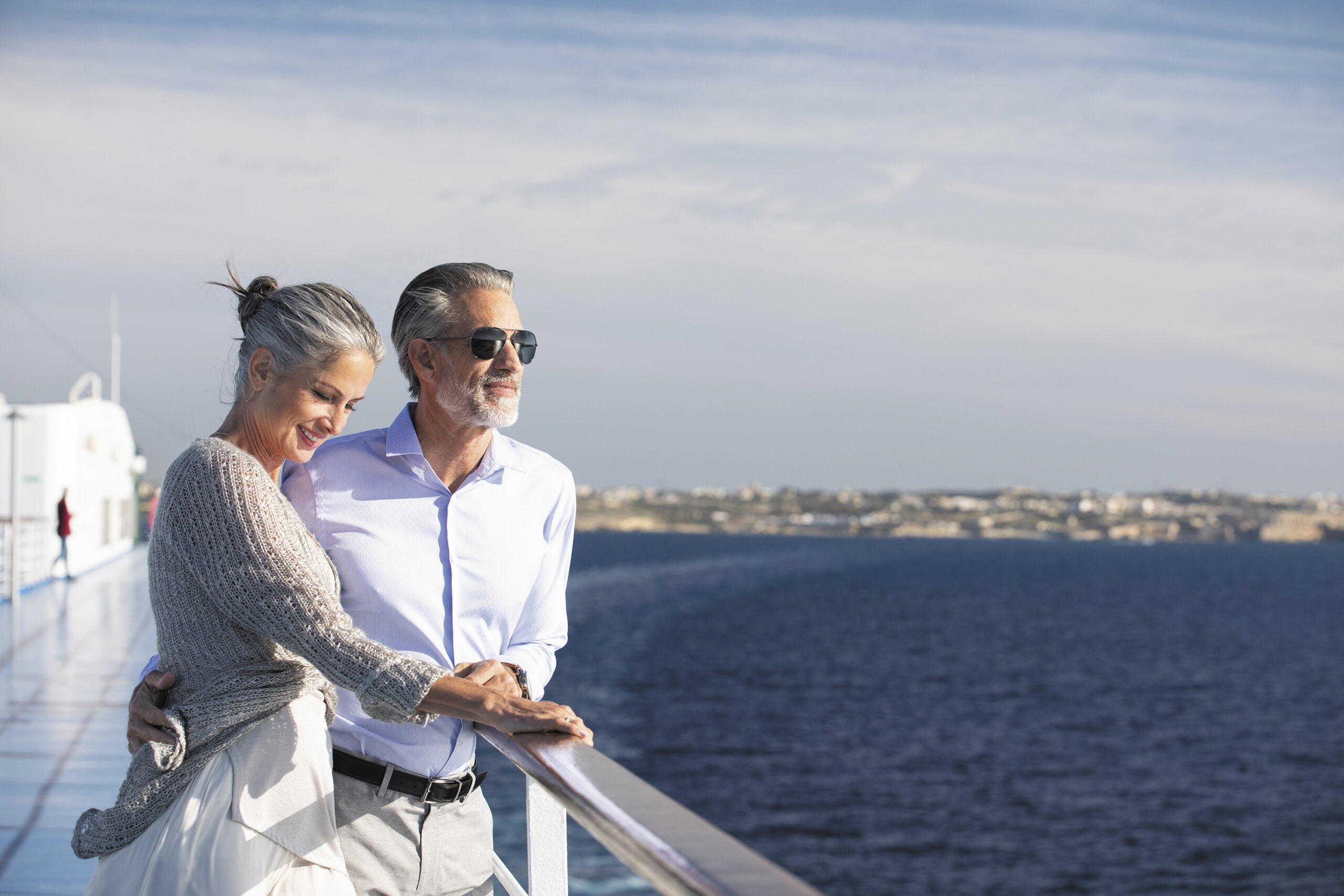 Par på dekk om bord Seven Seas Voyager