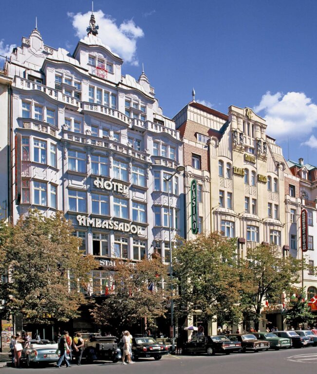 Fasade på Ambassador Zlata Husa Hotel