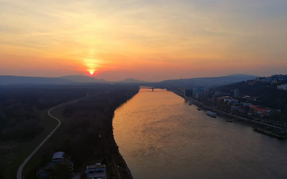 Solnedgang over Donau