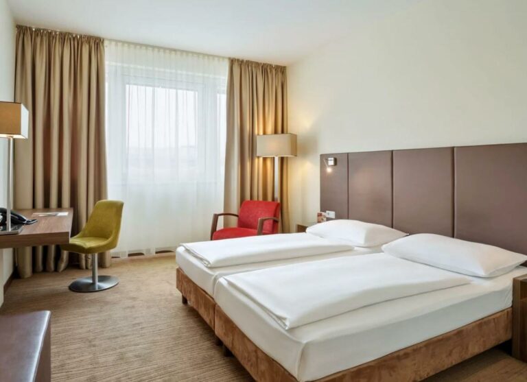 Rom med dobbeltseng hos Austria Trend Hotel Doppio