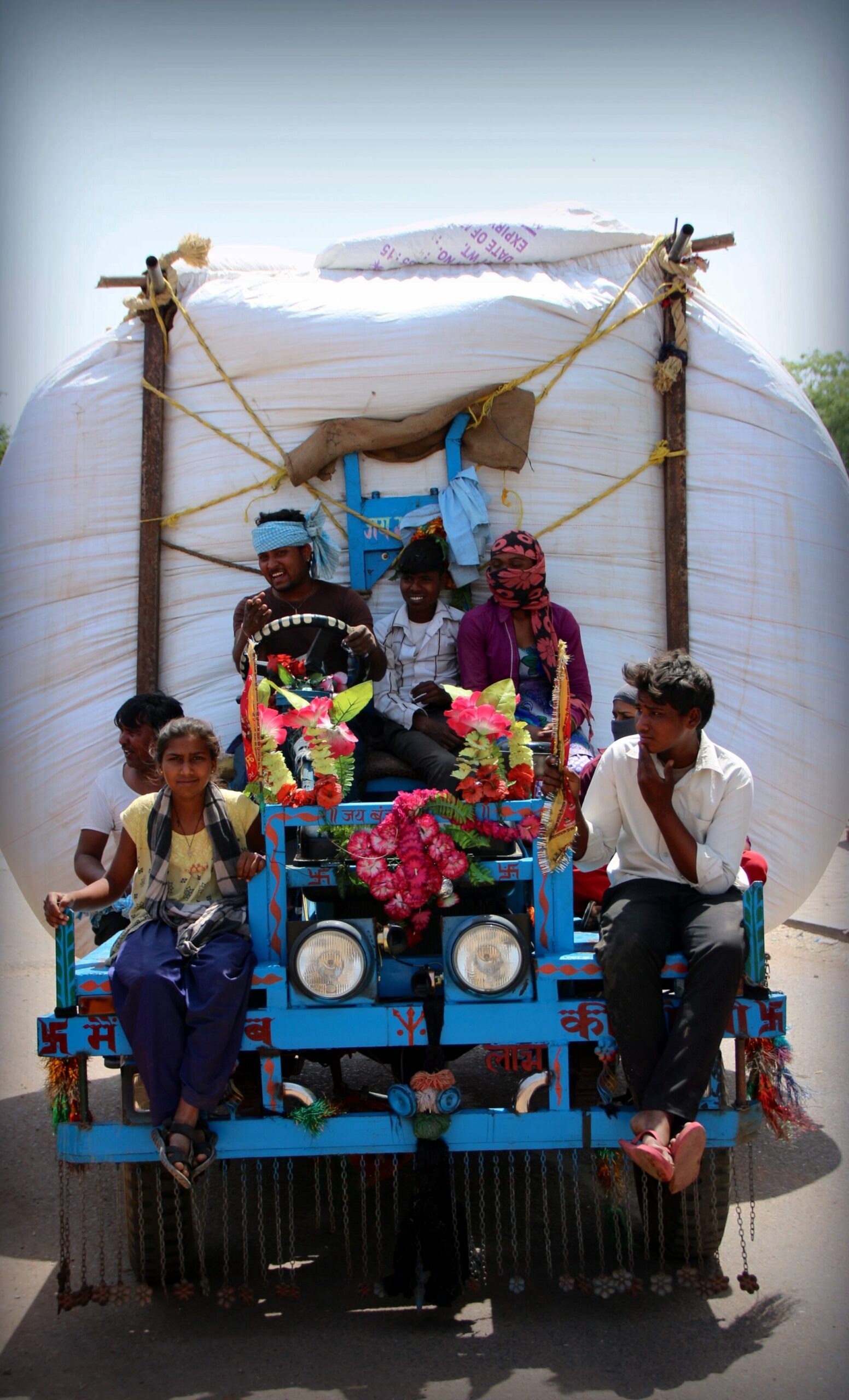 Stor last på landeveien i India