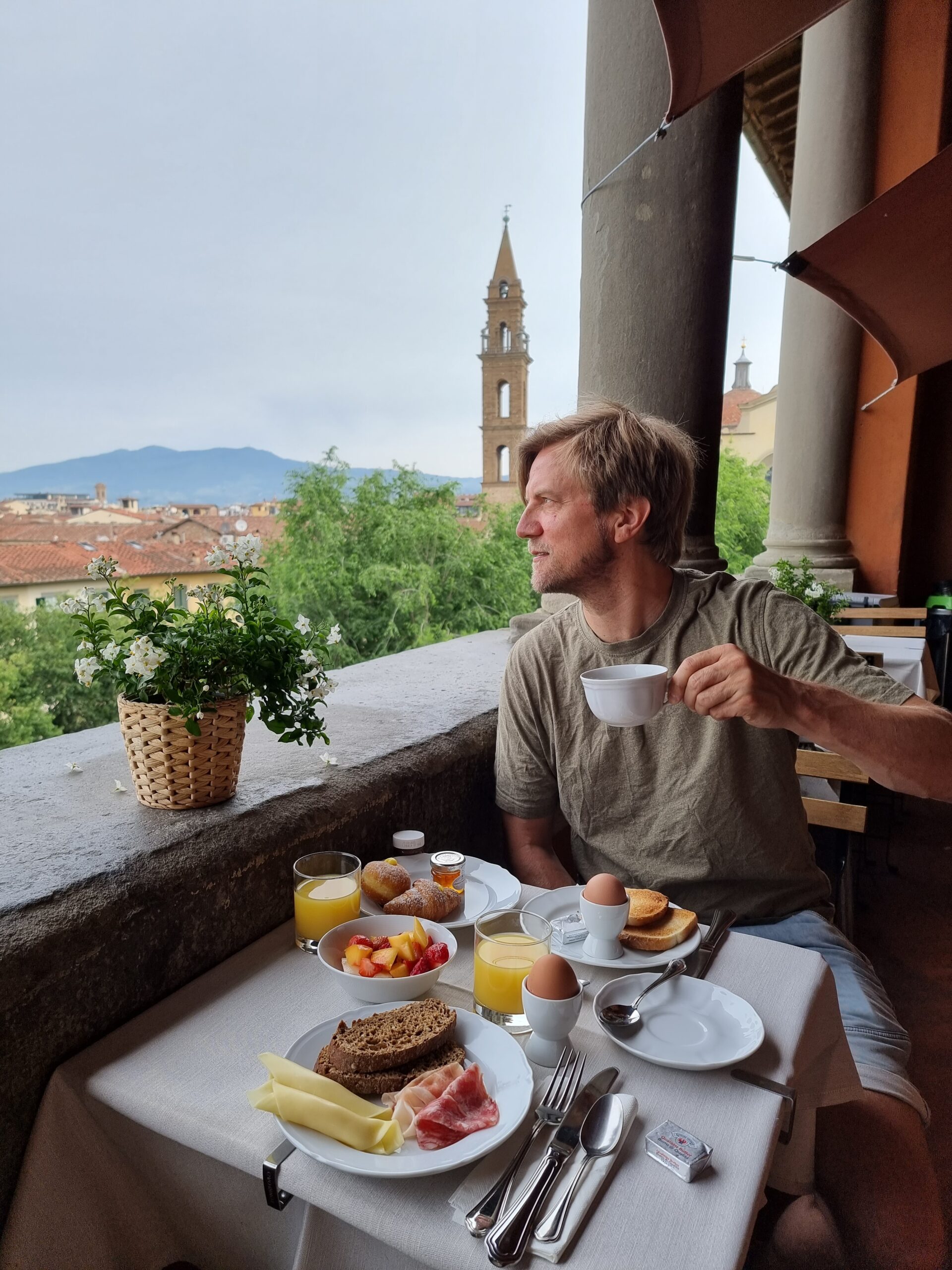 Frokost på terrassen på Palazzo Guadagne