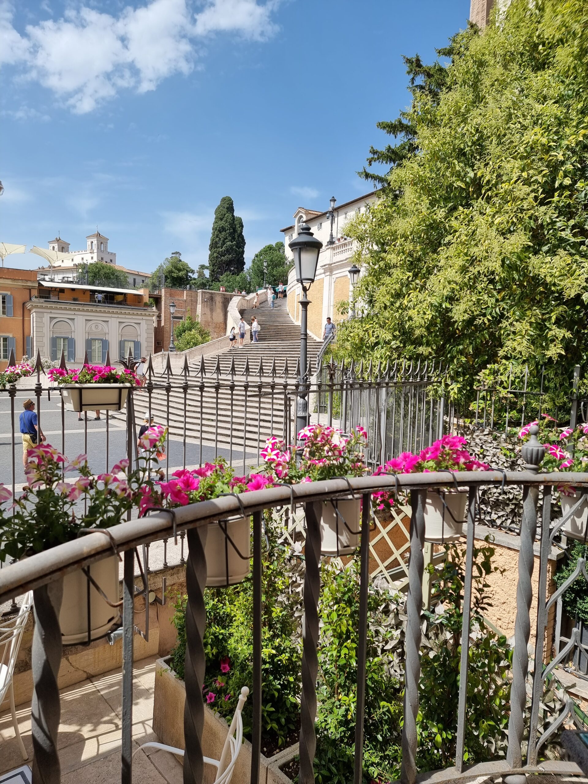 Utsikt fra balkongen på hotellet Royal Suite Trinità dei Monti
