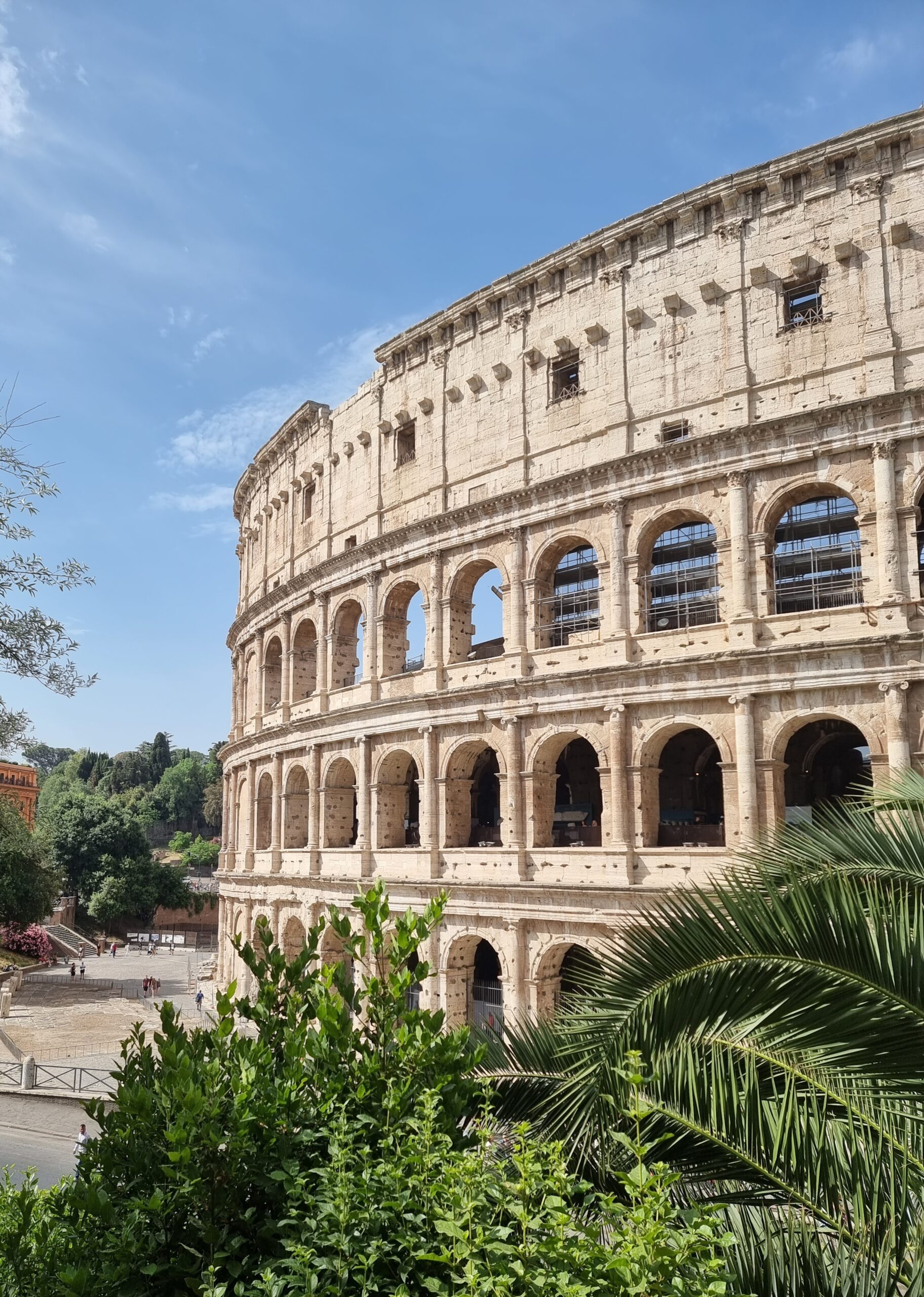 Colosseum sett fra en liten høyde like ved