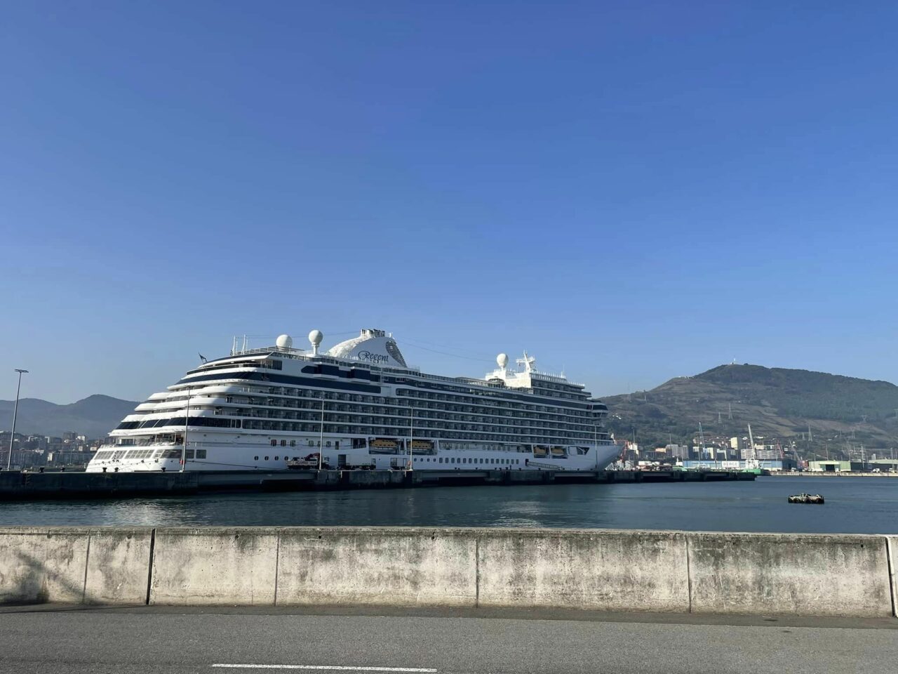 Seven Seas Splendor til kai i Bilbao