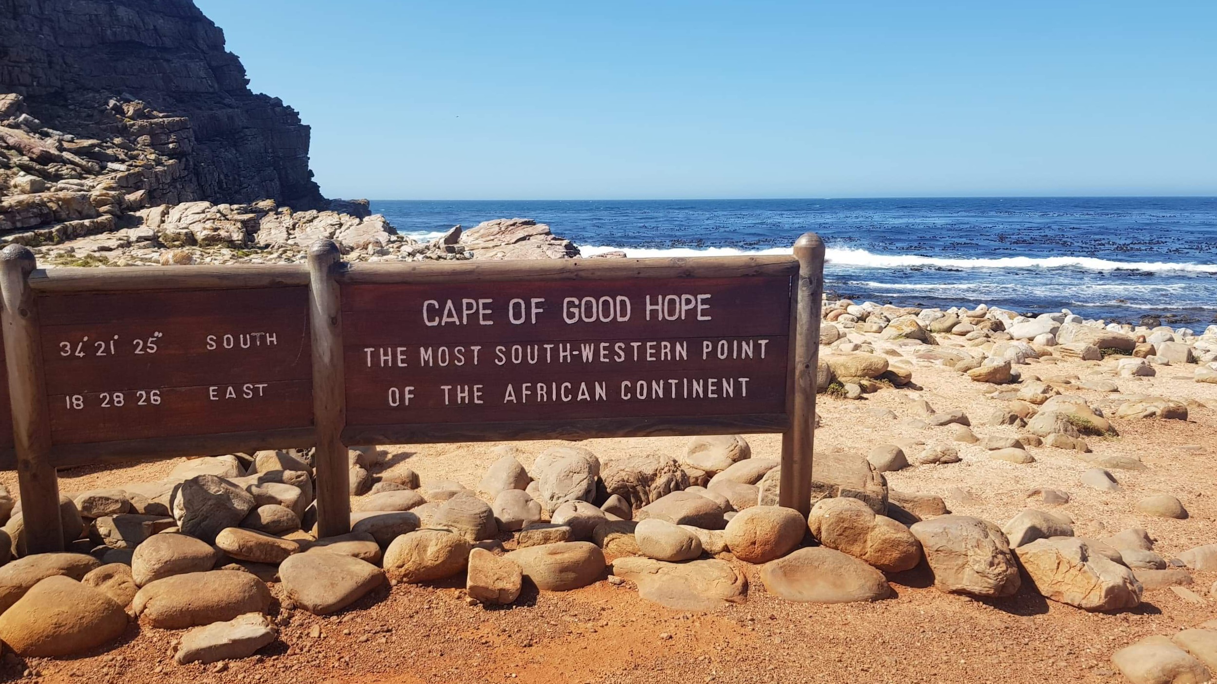 Brunt skilt med teksten "Cape of good hope". Foto